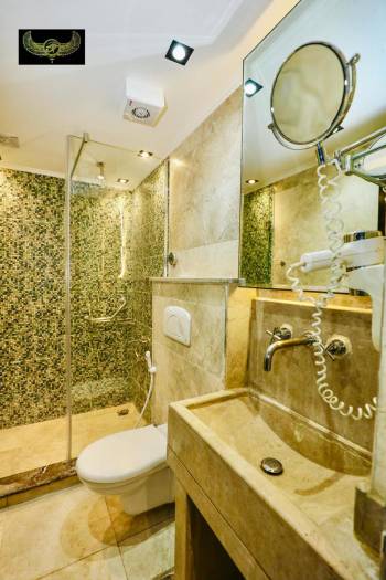 Deluxe Double Room35